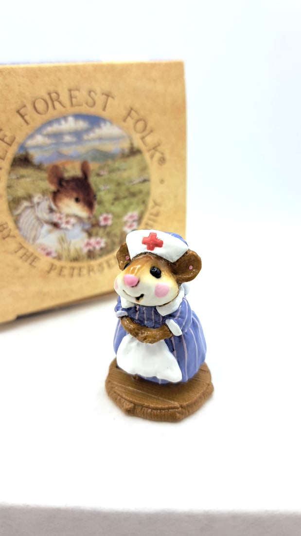 Wff M-095 Mousey Nurse Purple Dress Mouse Figurine: Annette petersen 1983 4x4x4 1lb High Estimate: 44 Low Estimate: 44