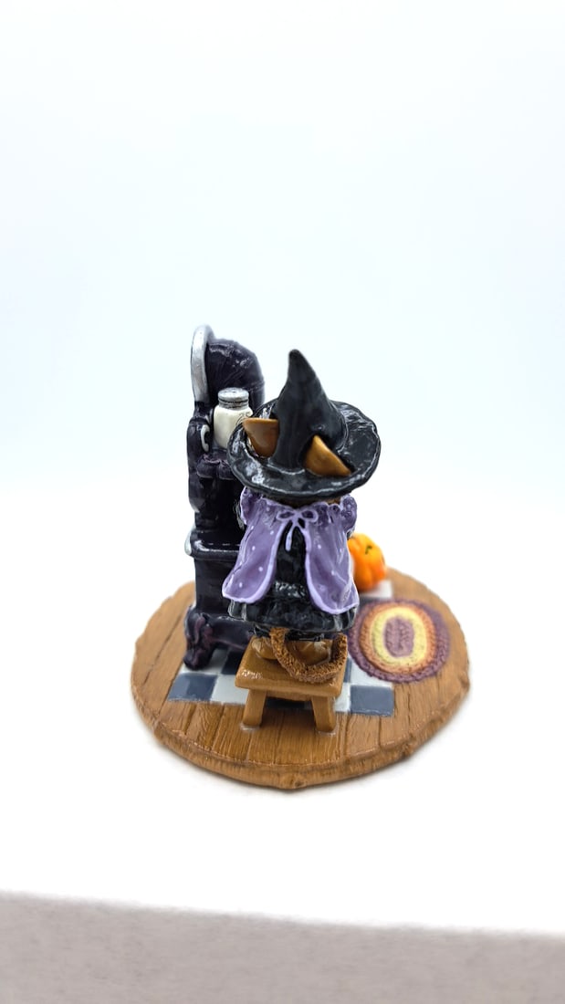 Wff M-185a The Old Black Stove Halloween Mouse Figurine Lavender Apron - 3