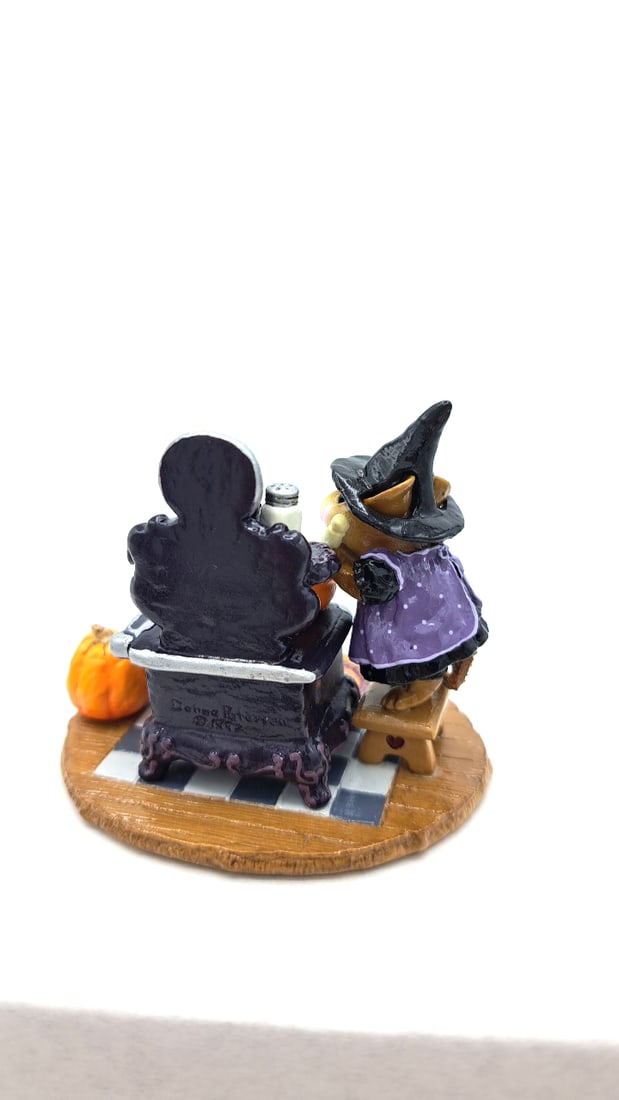 Wff M-185a The Old Black Stove Halloween Mouse Figurine Lavender Apron - 4