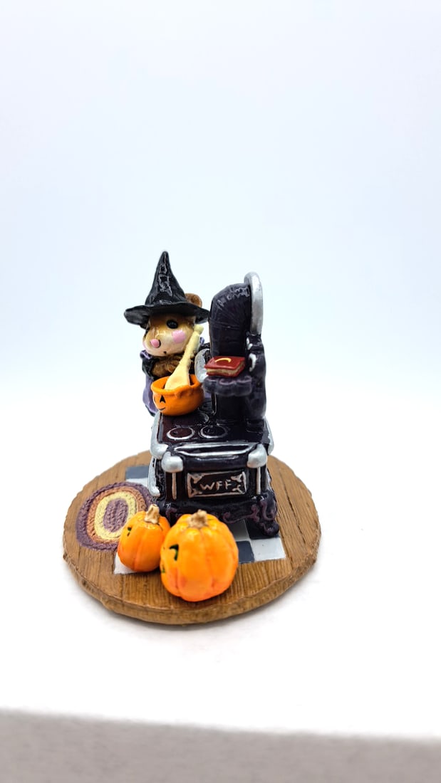 Wff M-185a The Old Black Stove Halloween Mouse Figurine Lavender Apron - 5
