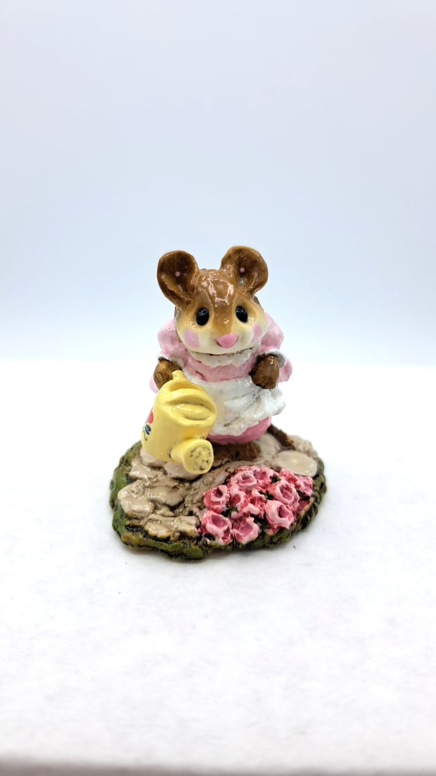 Wff M-111 Spring Gardener Mouse Figurine Pink Dress Yellow Watering Can - 2