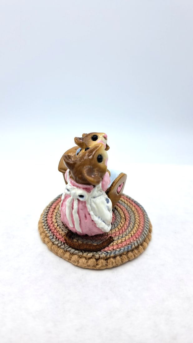 Wff M-069 Beddy-bye-mousey Mouse Figurine With Cradle Pink Mom Blue Baby - 3