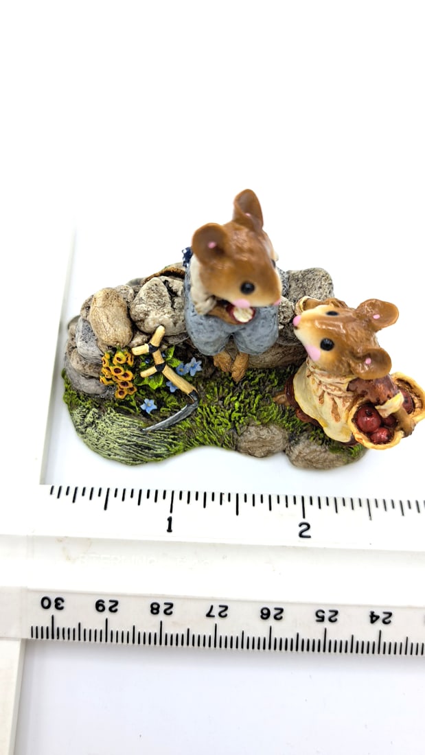 Wff Fs-07 Wayside Chat Mouse Figurine With Apple Basket - 8