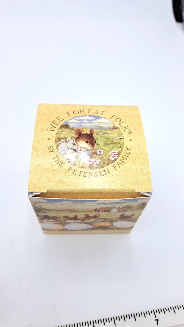 Wff Fs-07 Wayside Chat Mouse Figurine With Apple Basket - 9