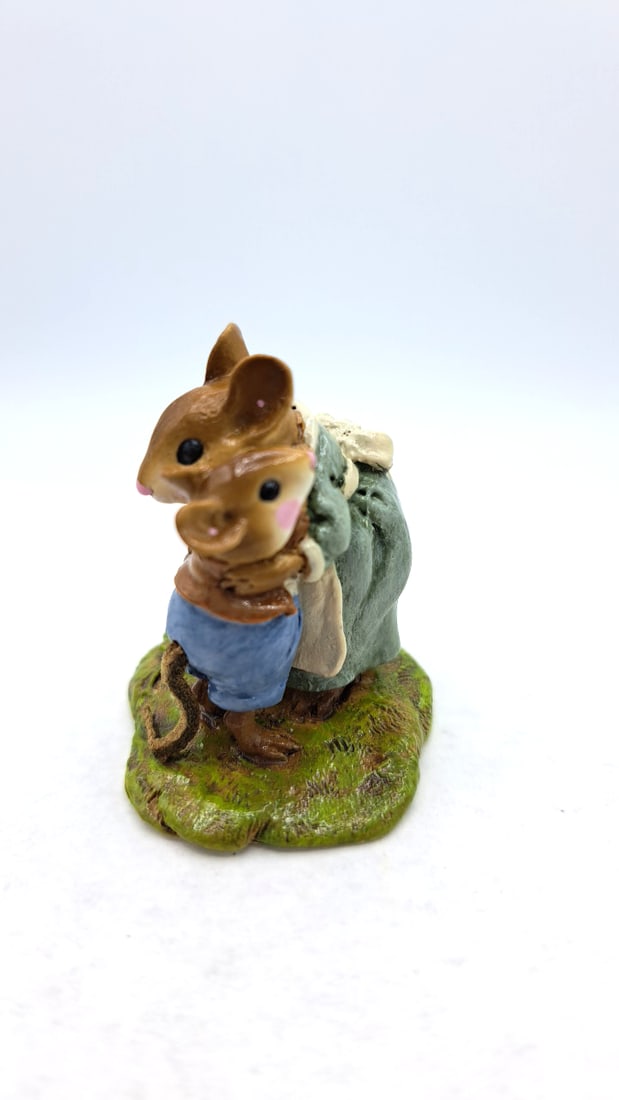 Wff M-229a A Big Hug Mouse Figurine Green Dress Mom Blue Pants Boy - 2