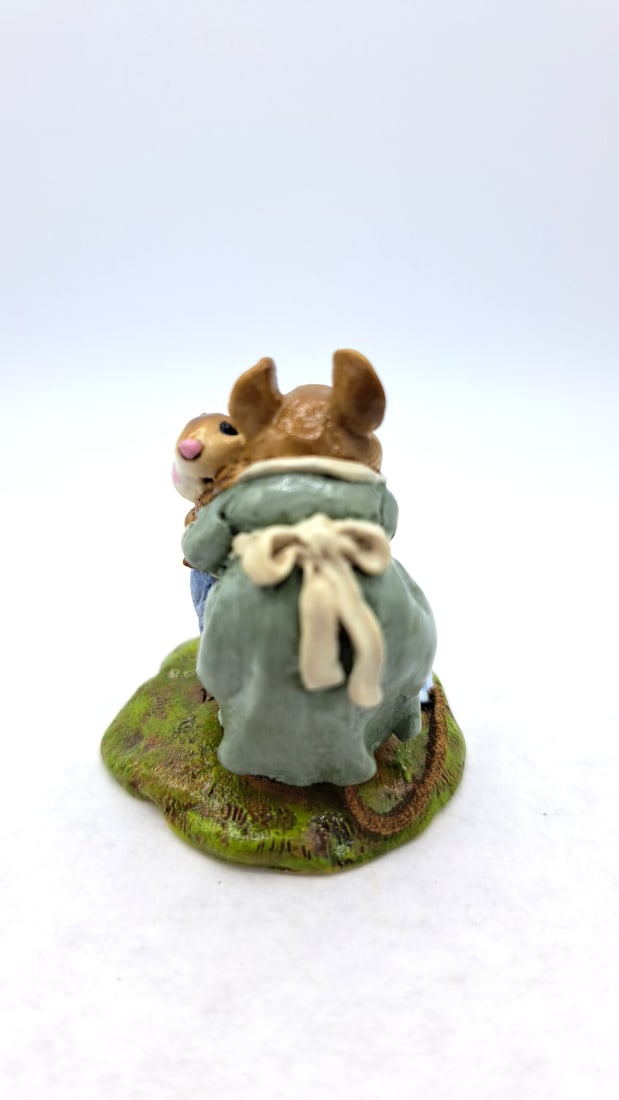 Wff M-229a A Big Hug Mouse Figurine Green Dress Mom Blue Pants Boy - 4