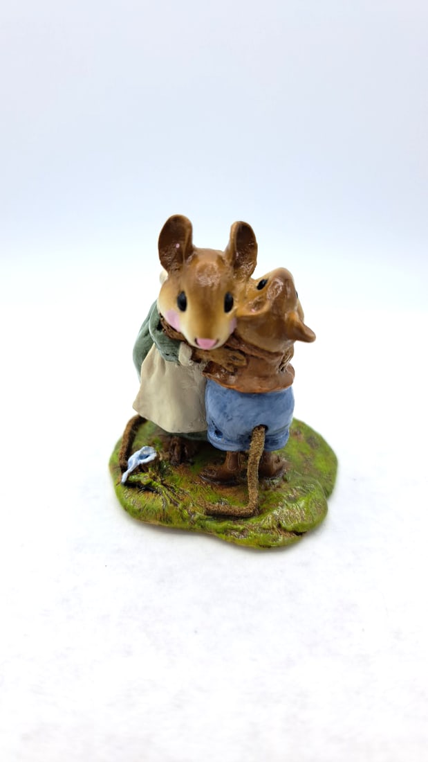 Wff M-229a A Big Hug Mouse Figurine Green Dress Mom Blue Pants Boy - 6