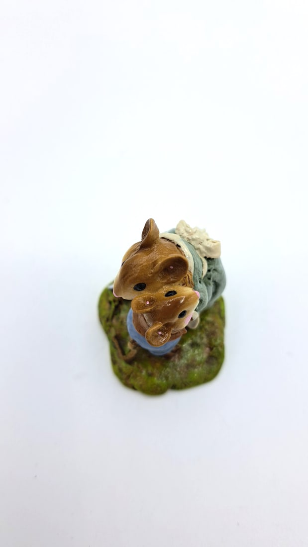 Wff M-229a A Big Hug Mouse Figurine Green Dress Mom Blue Pants Boy - 7