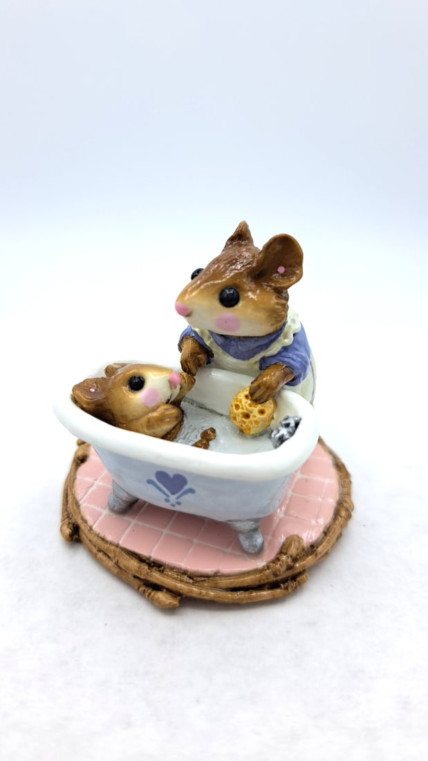 Wff M-060 Mom Squeaky Clean Mouse Bathtub Figurine Lavender Dress - 2