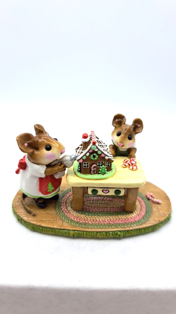 Wff M-227 Home Sweet Home Mouse Figurine With Gingerbread House - 2