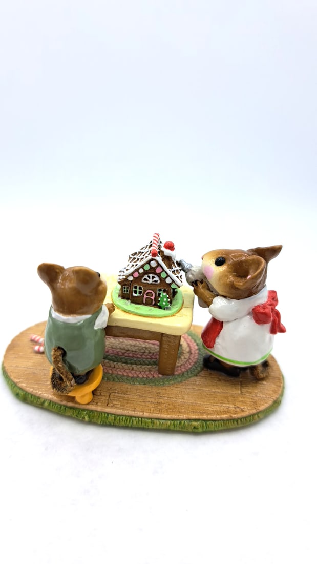 Wff M-227 Home Sweet Home Mouse Figurine With Gingerbread House - 4