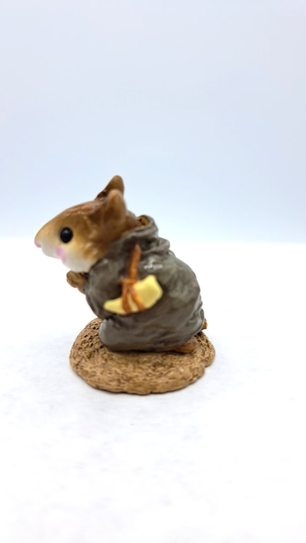 Wff M-122a Shepherd Kneeling Mouse Figurine - 3