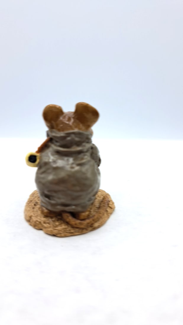 Wff M-122a Shepherd Kneeling Mouse Figurine - 4