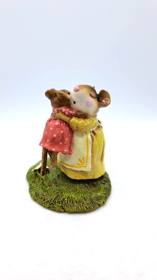 Wff M-229b Her Big Hug Mouse Figurine Mom Yellow Dress Baby Girl Red Dress - 4