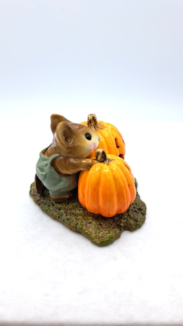 Wff M-183 Peek-a-boo Mouse With Jack-o-lantern Pumpkins Figurine - 3