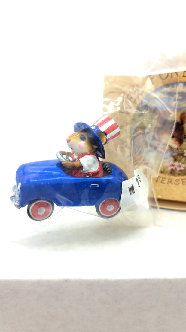 Wff M-270 Pedal Pusher Mouse In Blue Car Uncle Sam Hat Figurine: William petersen 2001 4x4x4 1lb High Estimate: 300 Low Estimate: 64