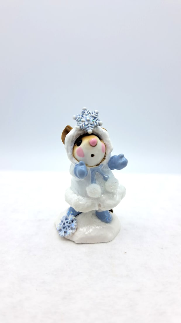 Wff M-275 Crystal Mouse Figurine White Jacket Blue Trim With Box (1 of 11)