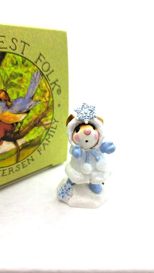 Wff M-275 Crystal Mouse Figurine White Jacket Blue Trim With Box - 2