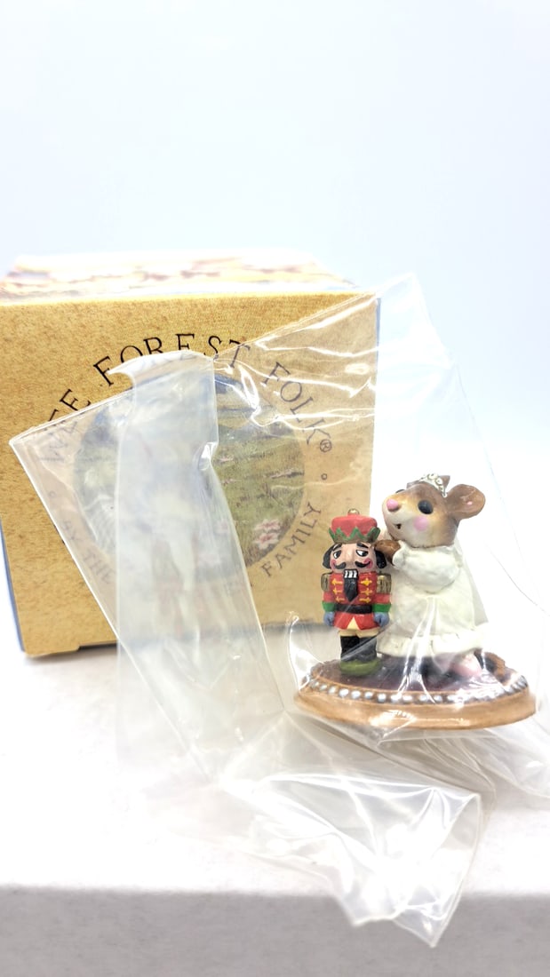 Wff M-174 The Nutcracker Mouse Figurine White Gown Red Nutcracker - 2