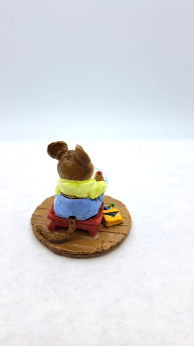 Wff M-208 Struggling Artist Mouse Figurine Yellow Shirt Blue Pants - 4
