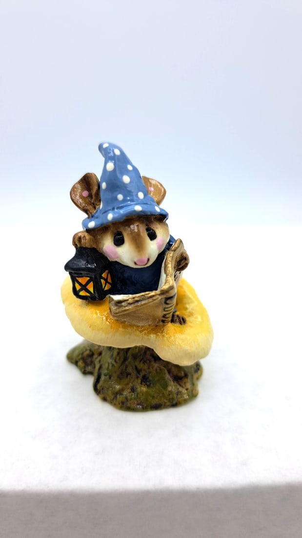 Wff M-163 Elf Tales Mouse Figurine Blue Wizard Hat: 1989 annette petersen 4x4x4 1lb Low Estimate: 48 High Estimate: 53