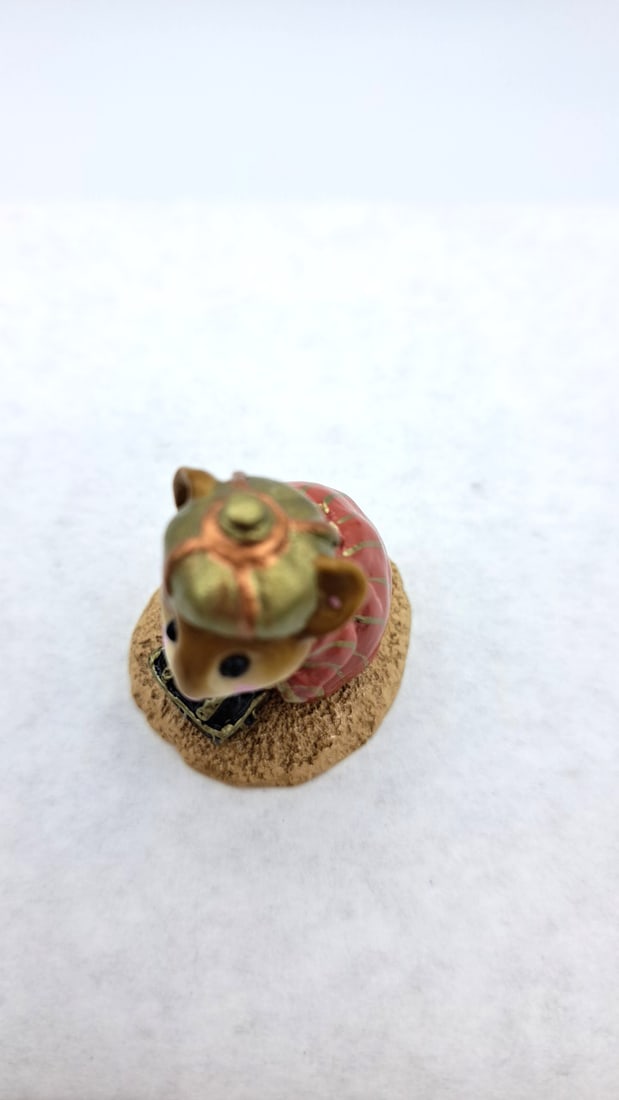 Wff M-121c Wise Man Kneeling Mouse Figurine - 7