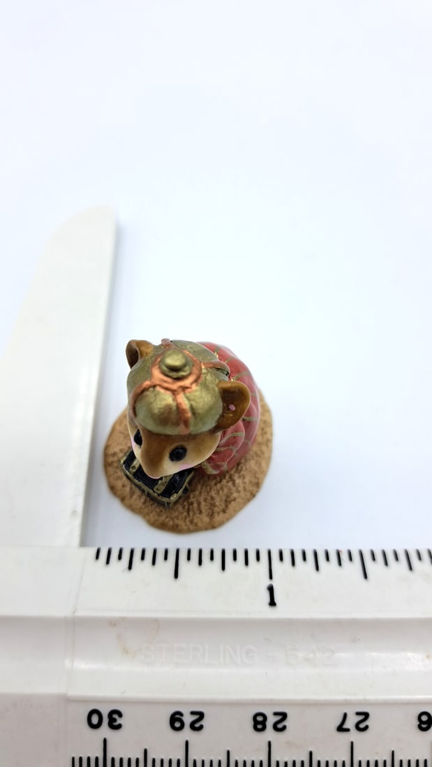 Wff M-121c Wise Man Kneeling Mouse Figurine - 9