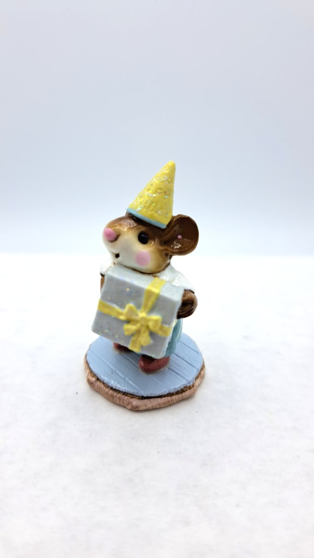 Wff M-223 Party Boy Mouse Figurine W Gift, Yellow Party Hat - 3