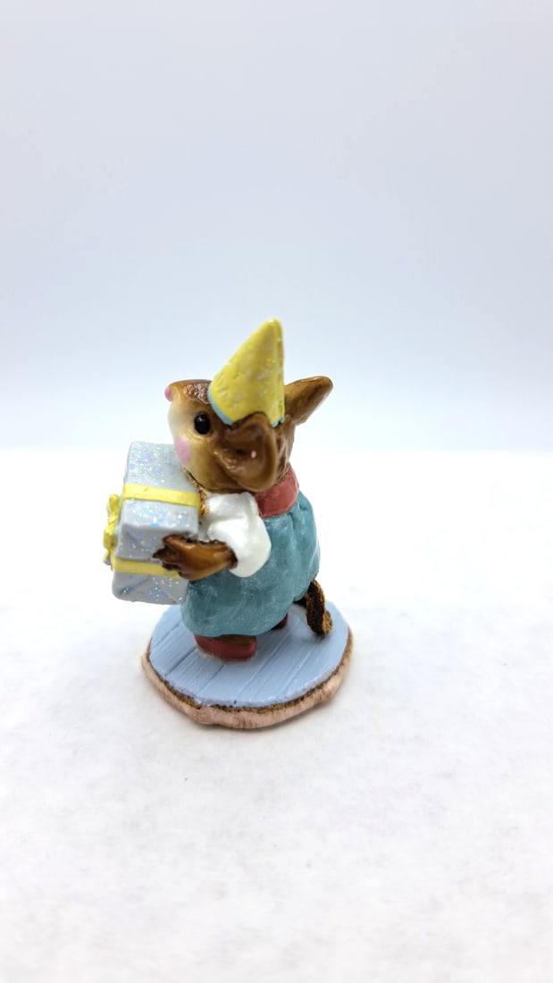 Wff M-223 Party Boy Mouse Figurine W Gift, Yellow Party Hat - 4