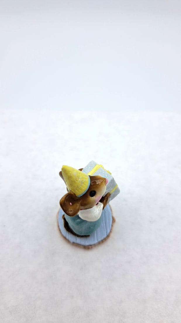 Wff M-223 Party Boy Mouse Figurine W Gift, Yellow Party Hat - 7