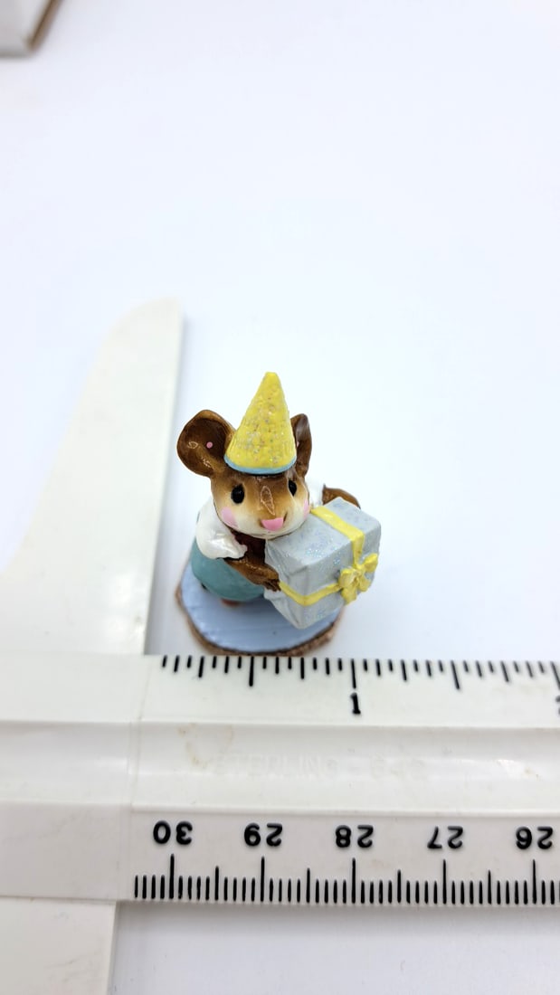 Wff M-223 Party Boy Mouse Figurine W Gift, Yellow Party Hat - 9