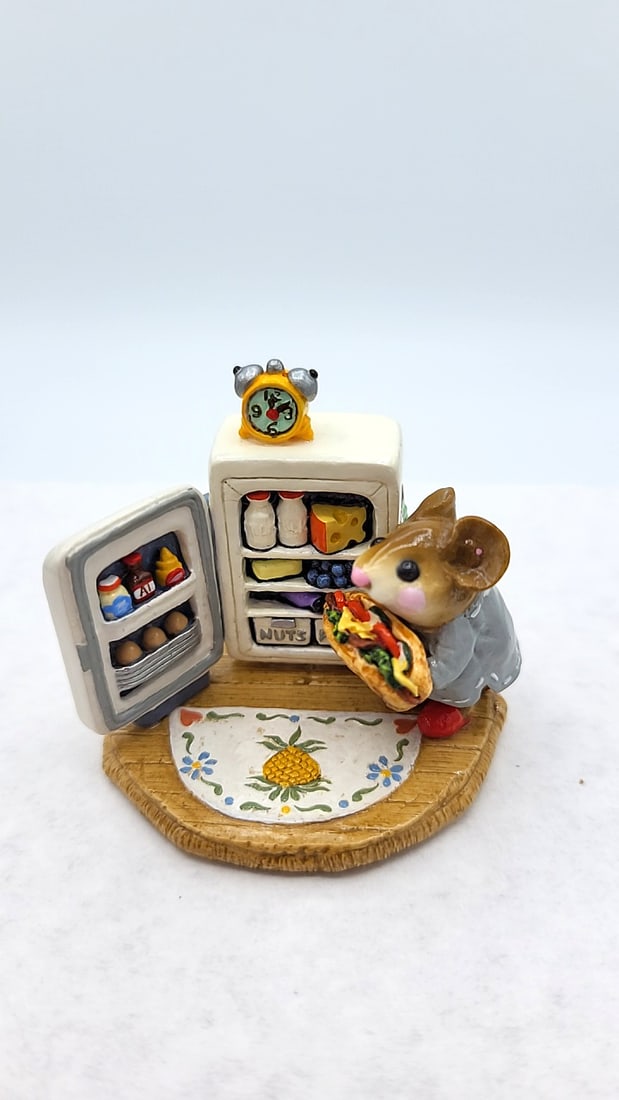 Wee Forest Folk M-201 Midnight Snack Mouse Figurine With Box 1994: Donna peterson 1994. 4x4x4 1lb High Estimate: 400 Low Estimate: 200