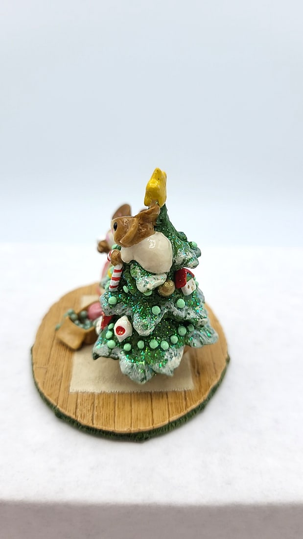 Wff M-240 Scamper Raising Cane Christmas Mouse Figurine - 3
