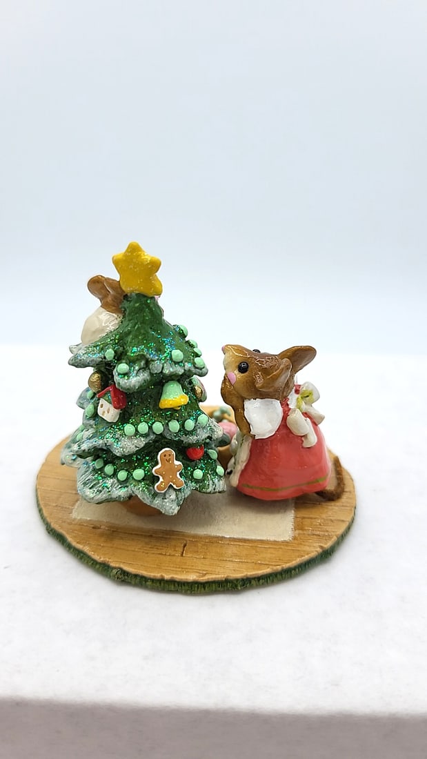 Wff M-240 Scamper Raising Cane Christmas Mouse Figurine - 4