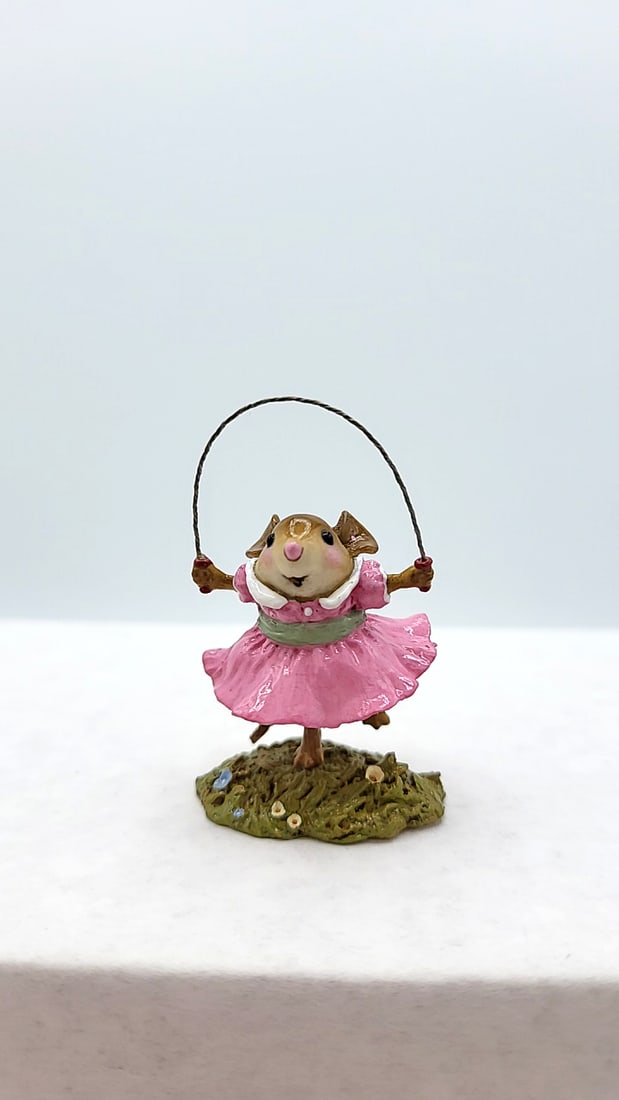 Wff M-409 Mabel Mouse Figurine Pink Dress Jump Rope: William peterson 2010 4x4x4 1lb Low Estimate: 50 High Estimate: 100