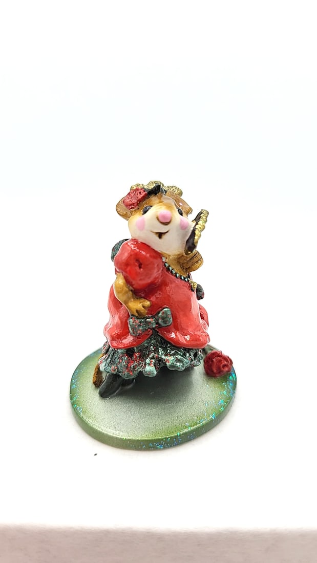 Wff M-258 Carmen Mouse Figurine Red Dress Green Fan Red Rose: William peterson 2000 4x4x4 1lb Low Estimate: 50 High Estimate: 150