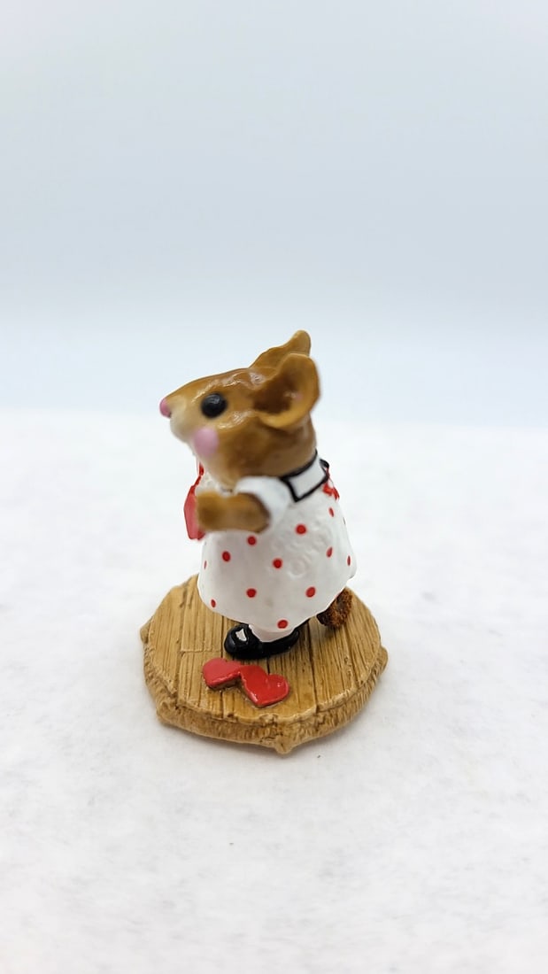 Wff M-221 String Of Hearts Mouse Figurine White Dress Red Hearts - 2