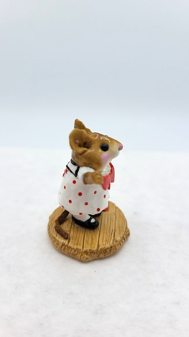 Wff M-221 String Of Hearts Mouse Figurine White Dress Red Hearts - 3