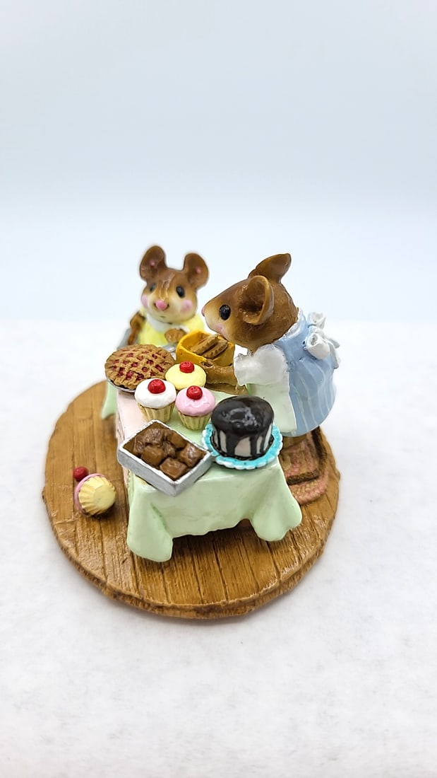 Wff M-220 Mouseys Bake Sale Mouse Figurine - 2