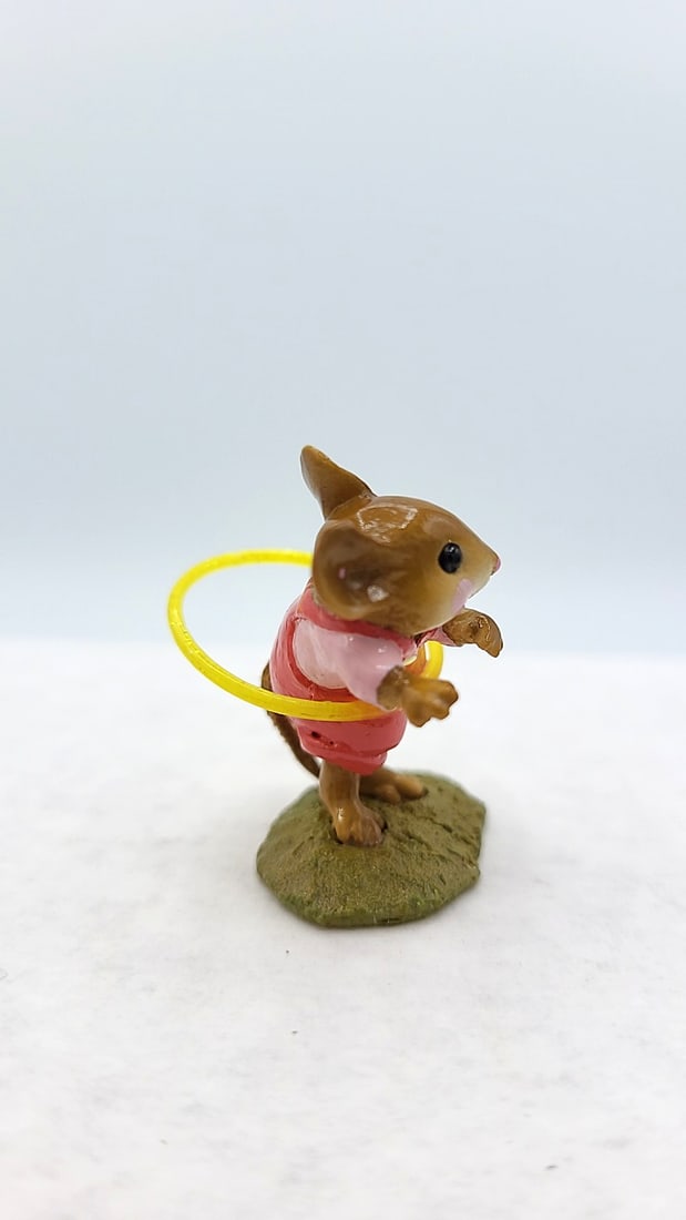 Wff M-313 Hipster Mouse Figurine 2-tone Pink Outfit Yellow Hula Hoop - 2