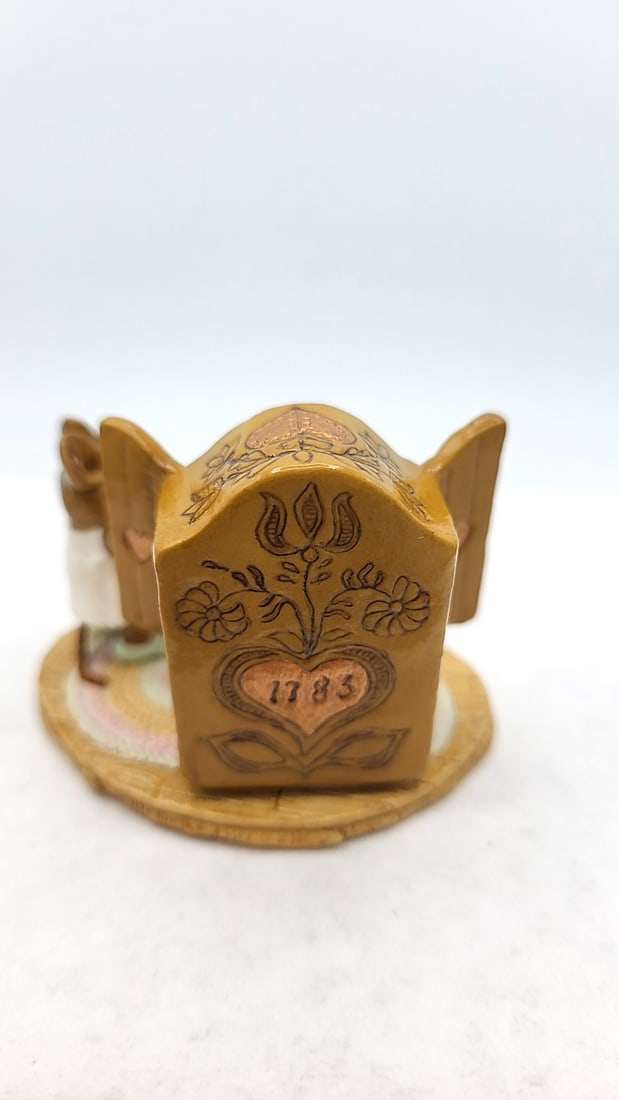 Wff M-257 Mollys Choice Mouse Figurine With Wardrobe - 2