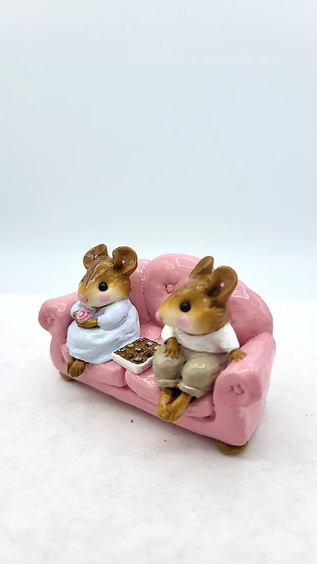 Wff M-134 First Date Mouse Figurine Pink Couch - 2