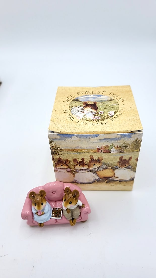 Wff M-134 First Date Mouse Figurine Pink Couch - 7