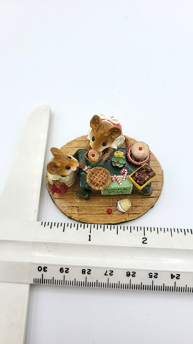 Wff M-220 Mouseys Bake Sale Christmas Colors Mouse Figurine - 3