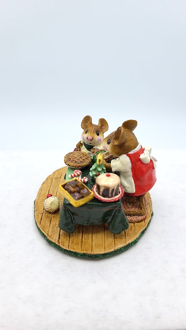 Wff M-220 Mouseys Bake Sale Christmas Colors Mouse Figurine - 4