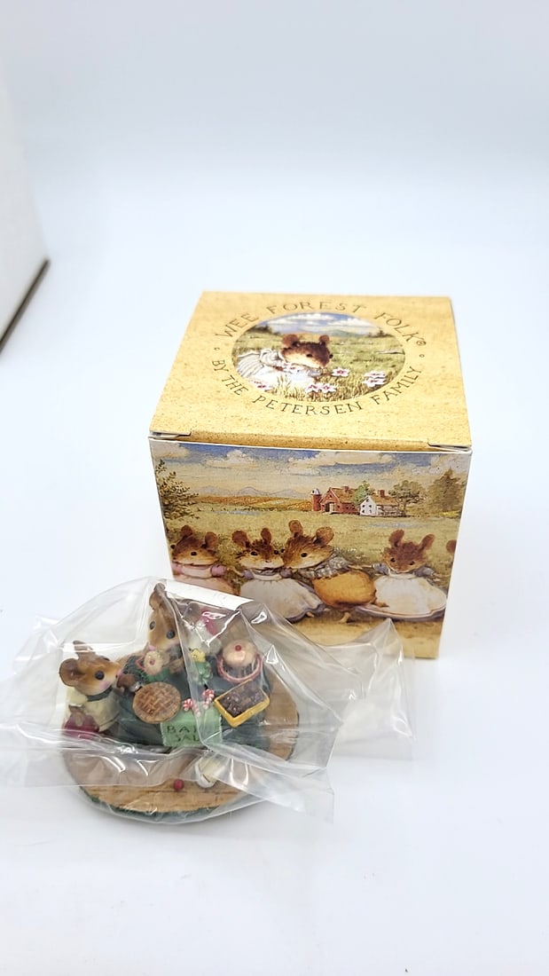 Wff M-220 Mouseys Bake Sale Christmas Colors Mouse Figurine - 7