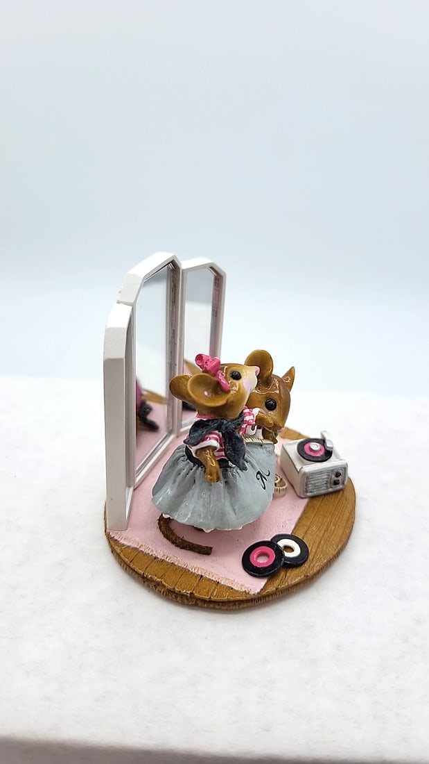 Wff Ltd-10 A Stitch In Time Mouse Figurine Dressing Room 2006 - 3