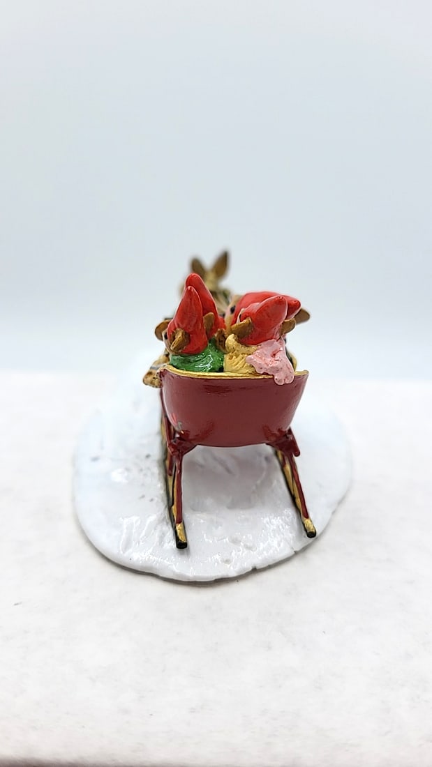 Wff M-403 Dash Away Rabbit Sleigh Mouse Figurine - 2