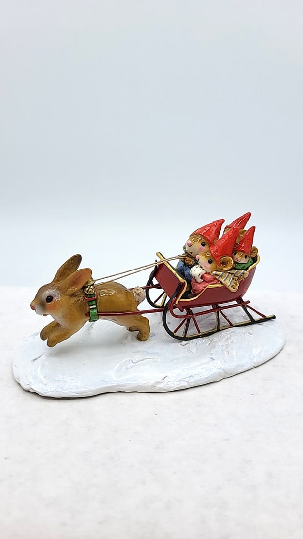 Wff M-403 Dash Away Rabbit Sleigh Mouse Figurine - 3