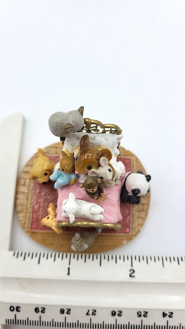Wff M-412a Her Creature Comforts 2010 Miniature Animal Bed - 3